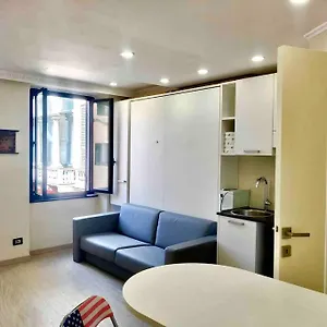 Finestra Speciale Su Palazzo Rosso. Monolocale Appartement